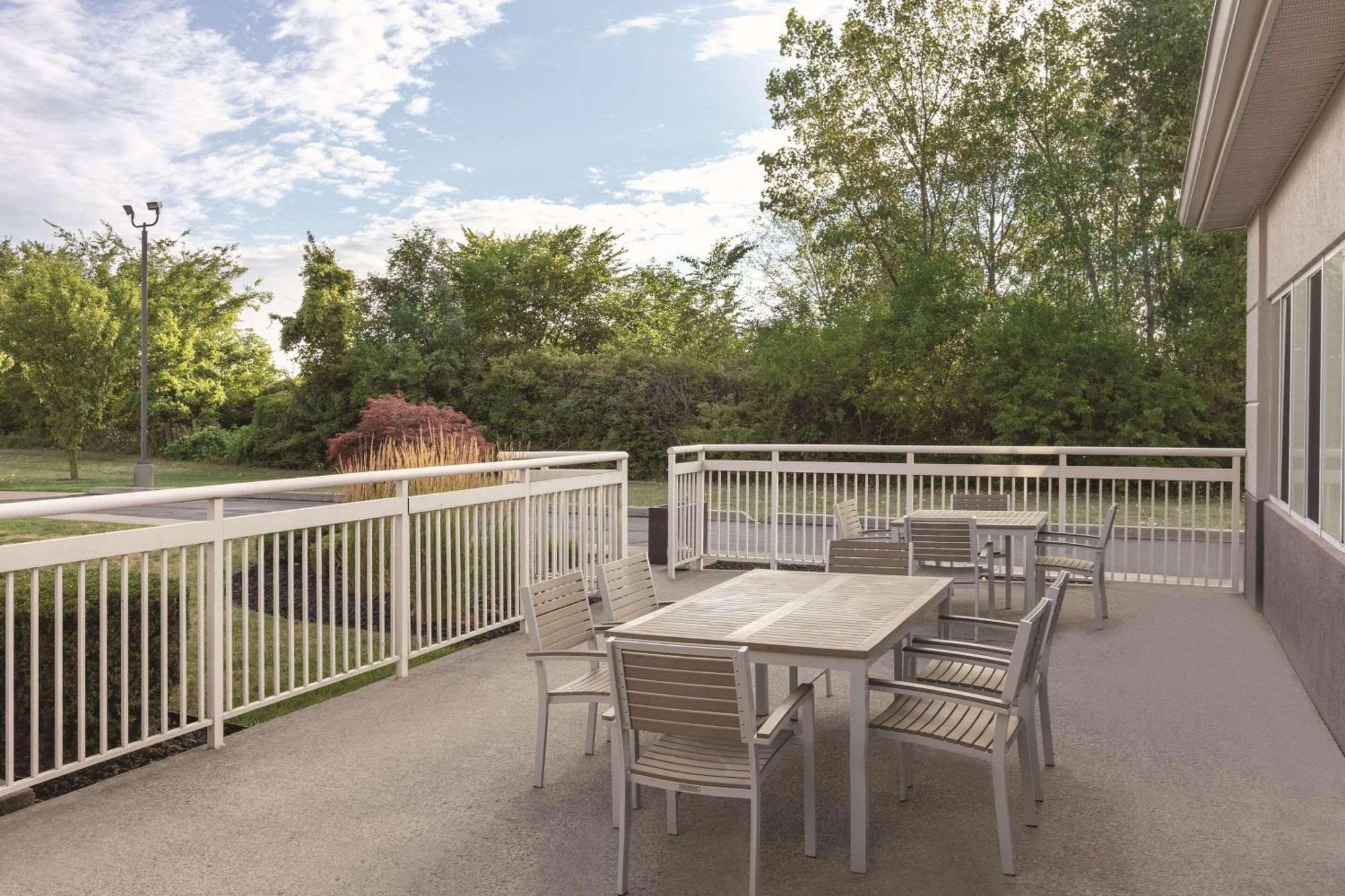Country Inn & Suites By Radisson, Port Clinton, Oh Bagian luar foto