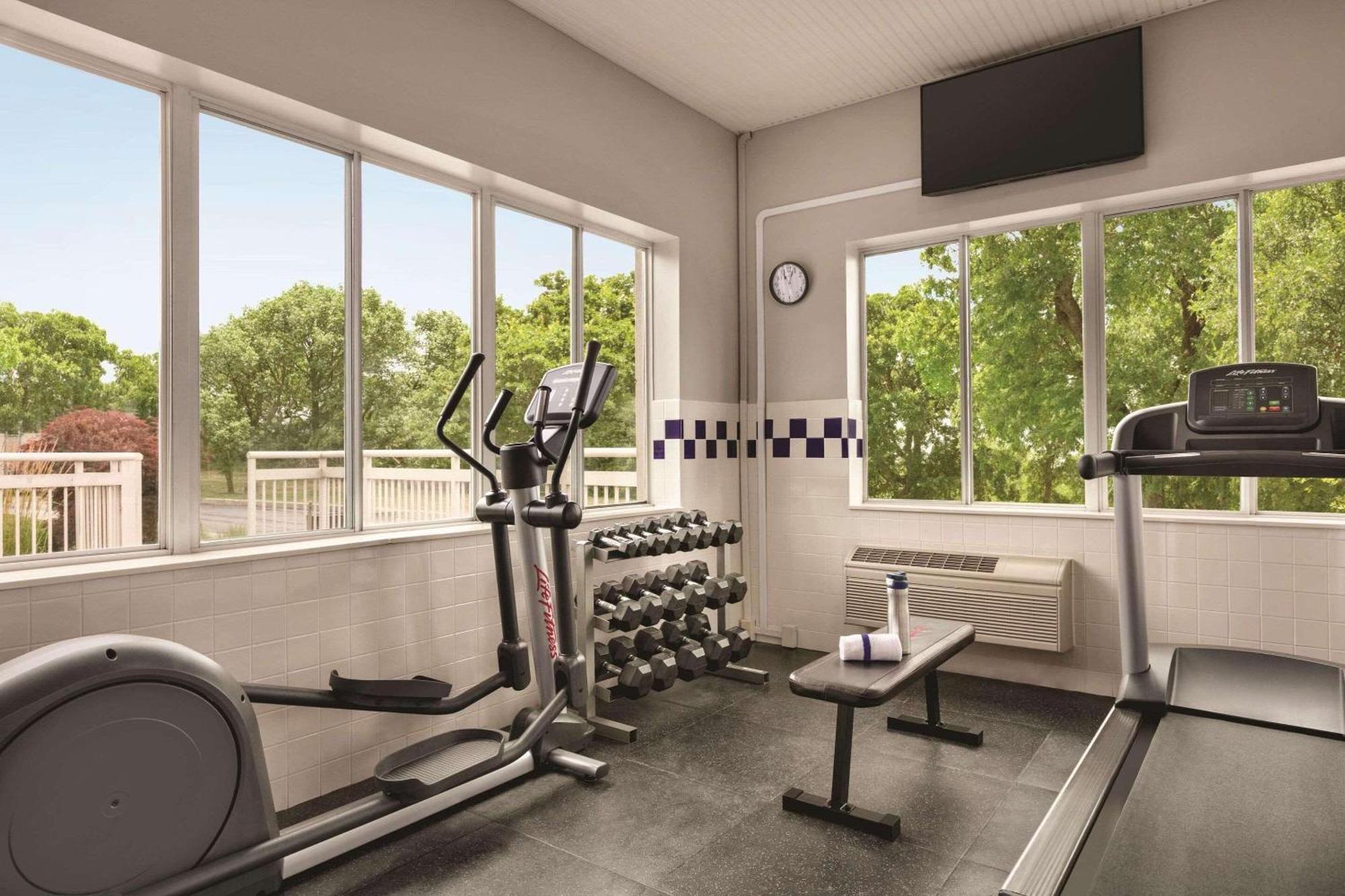 Country Inn & Suites By Radisson, Port Clinton, Oh Bagian luar foto